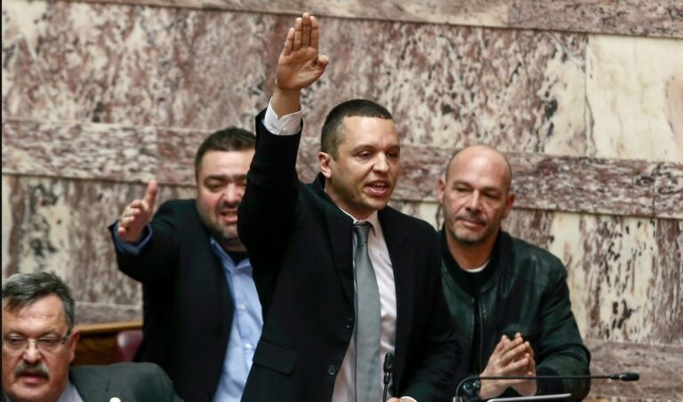 Θρασύδειλος και προκλητικά υποκριτής ο Κασιδιάρης στην απολογία του υπό το φόβο των ποινών