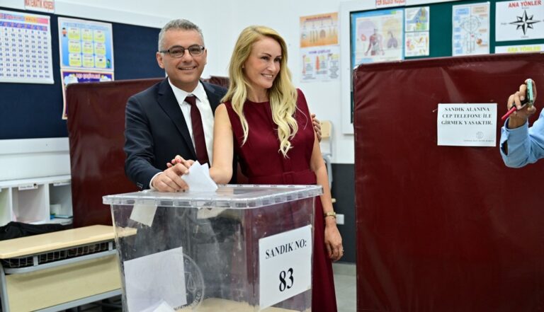 Κύπρος – Εκλογές στα Κατεχόμενα: Ηττήθηκε ο Τατάρ από τον Τουφάν Ερχιουμάν