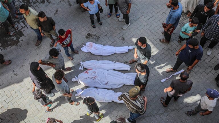 Συνεχίζεται η σφαγή στη Γάζα εν μέσω των συνομιλιών με το πιστόλι στον κρόταφο του Παλαιστινιακού λαού