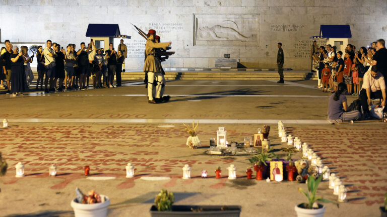 Κατατέθηκε η ντροπιαστική τροπολογία για τον Άγνωστο Στρατιώτη