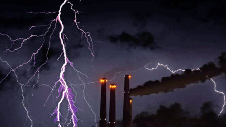 Καταιγίδες με 6.500 κεραυνούς σε στεριά και θάλασσα