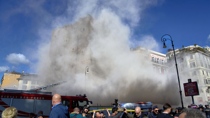 Νεκρός ο εργάτης που ανασύρθηκε από τα συντρίμμια μεσαιωνικού πύργου στην Ιταλία
