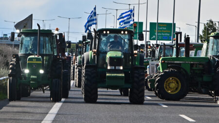 Οι αγρότες έχουν το δίκιο της επιβίωσης και δείχνουν τη δύναμή τους – 48ωρος αποκλεισμός κομβικών σημείων παντού