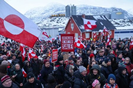Πρέσβεις της ΕΕ συνεδριάζουν με αφορμή τους… “συμμαχικούς” δασμούς των ΗΠΑ με φόντο τη Γροιλανδία