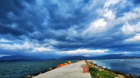 Άνοδος της θερμοκρασίας με παροδικές νεφώσεις και λίγες τοπικές βροχές – Η πρόγνωση των επόμενων ημερών