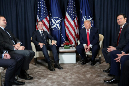 Πλαίσιο «μελλοντικής συμφωνίας» για την Γροιλανδία ανακοίνωσε ο Τραμπ μετά τη συνάντηση με τον γγ του ΝΑΤΟ