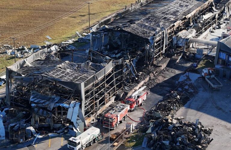 Σχόλιο του ΠΑΜΕ για την μικρή μερίδα εργαζομένων που πήγε να εκφράσει την στήριξη της στον εγκληματία ιδιοκτήτη της Βιολαντα