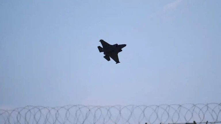 Αναφορές ότι το Ιράν απειλεί με κλιμάκωση των αντιποίνων στην Κύπρο για να φύγουν τα αεροσκάφη των ΗΠΑ