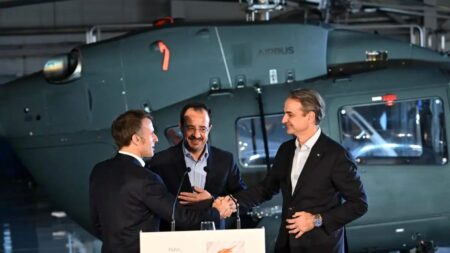 ΚΚΕ: Η συνάντηση Μακρόν-Μητσοτάκη-Χριστοδουλίδη σηματοδότησε την παραπέρα πολεμική εμπλοκή στο μακελειό του ιμπεριαλιστικού πολέμου