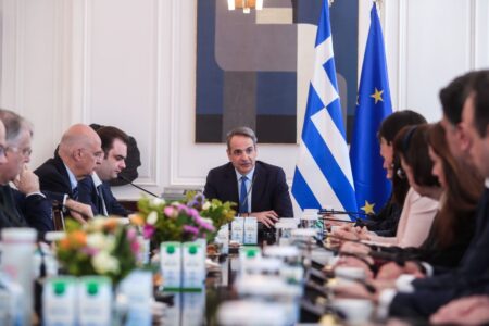 Κατώτατος μισθός με βάση την συμφωνία κυβέρνησης-ΣΕΒ-ελεγχόμενου Παναγόπουλου και κάλεσμα «ενότητας» στους πολεμικούς στόχους των αστών