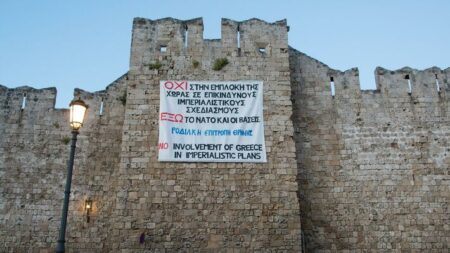 Ο Αγγ. Συρίγος είπε πως μαχητικά των ΗΠΑ χρησιμοποιούν το αεροδρόμιο της Ρόδου-Ξεσηκωμός να πάρουν δρόμο οι φονιάδες από τη χώρα!