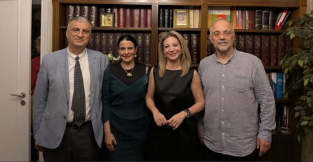 Κόμμα Καρυστιανού: Συνονθύλευμα τραμπικών, πουτινικών, ακροδεξιών και θρησκόληπτων οπαδών Κασιδιάρη
