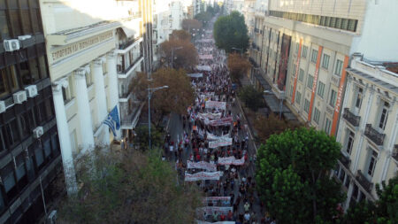 Παλλαϊκό ποτάμι δεκάδων χιλιάδων βούλιαξε τη Θεσσαλονίκη – Ο λαός οργανωμένος και αποφασισμένος μπορεί να επιβάλει το δίκιο του